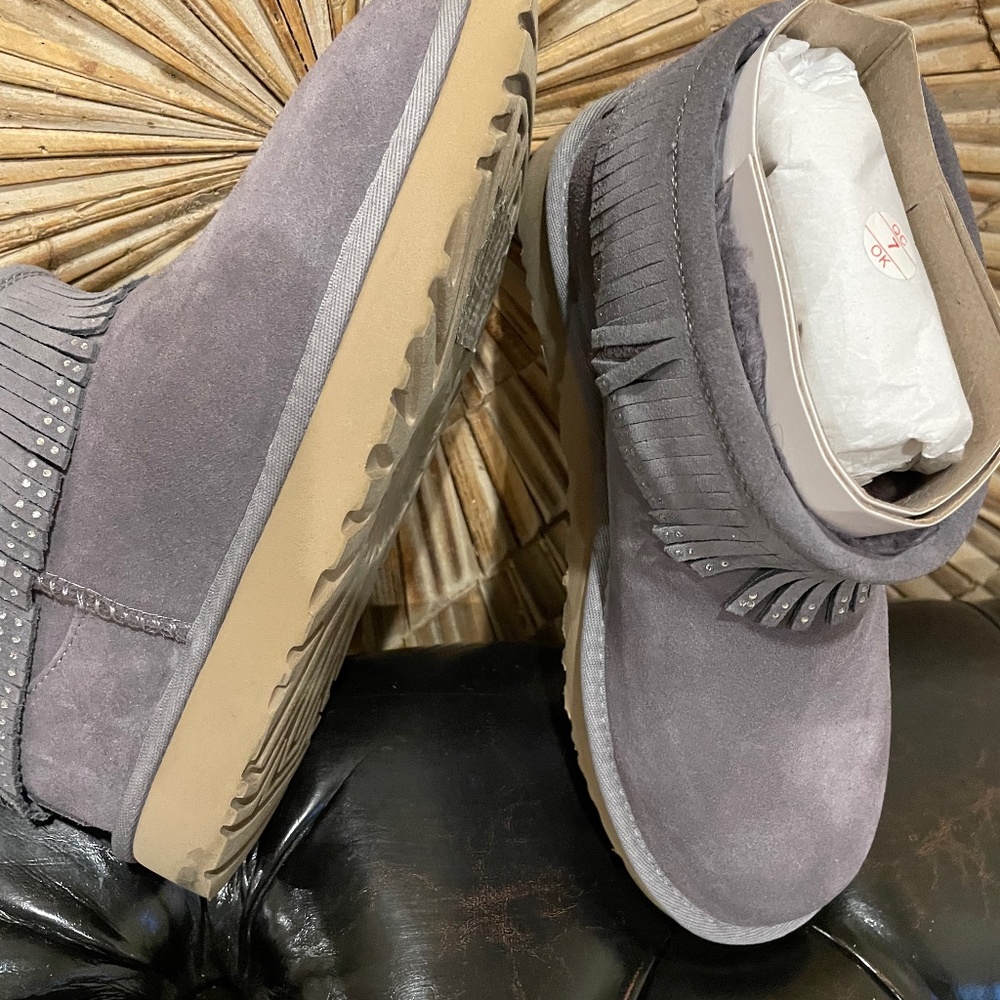 Ugg Fringe Bling Boots Sz. 7